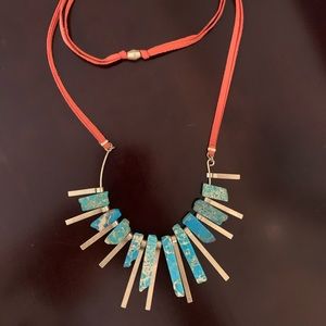 Fan U-shaped pendant necklace